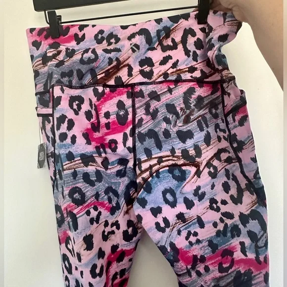 NWT BSP Better Sports Performance Leggings leopard 2x - Picture 3 of 3